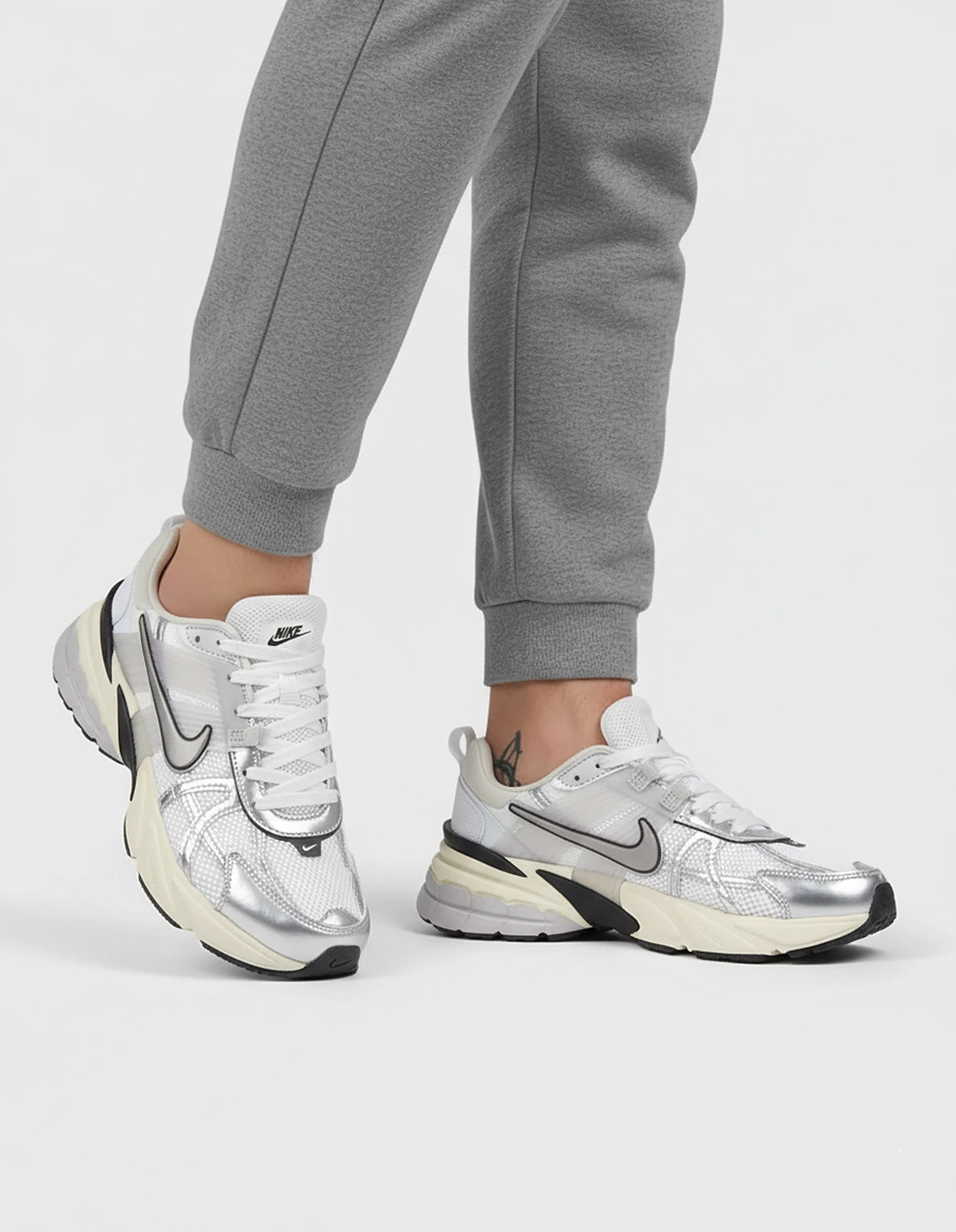 کفش دویدن مردانه نایک Nike V2K Run M