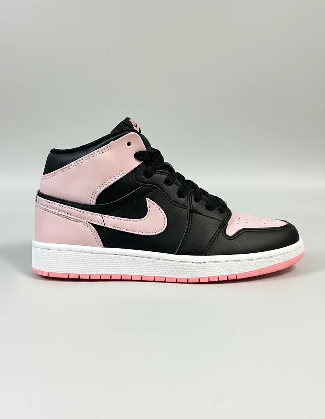 کفش روزانه زنانه نایکی Air Jordan 1 Mid Shadow W